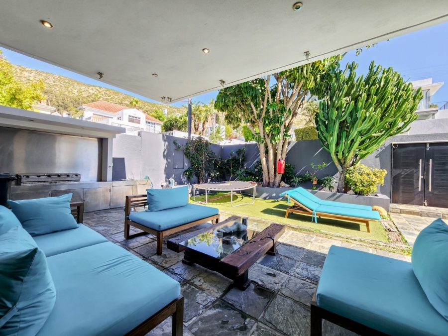 5 Bedroom Property for Sale in Fresnaye Western Cape